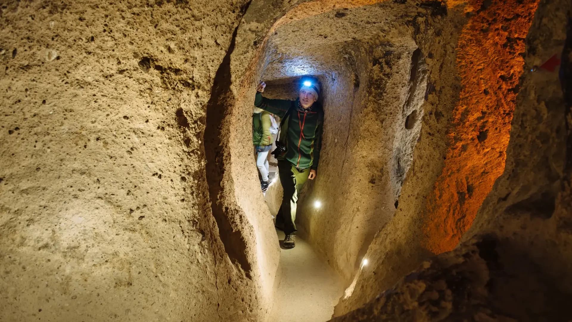 Narrow passage through an underground chamber