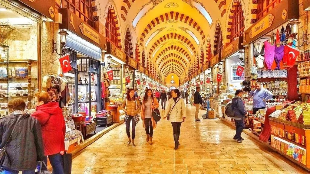 Dolmabahçe-Palast mit Bosporus-Kreuzfahrt