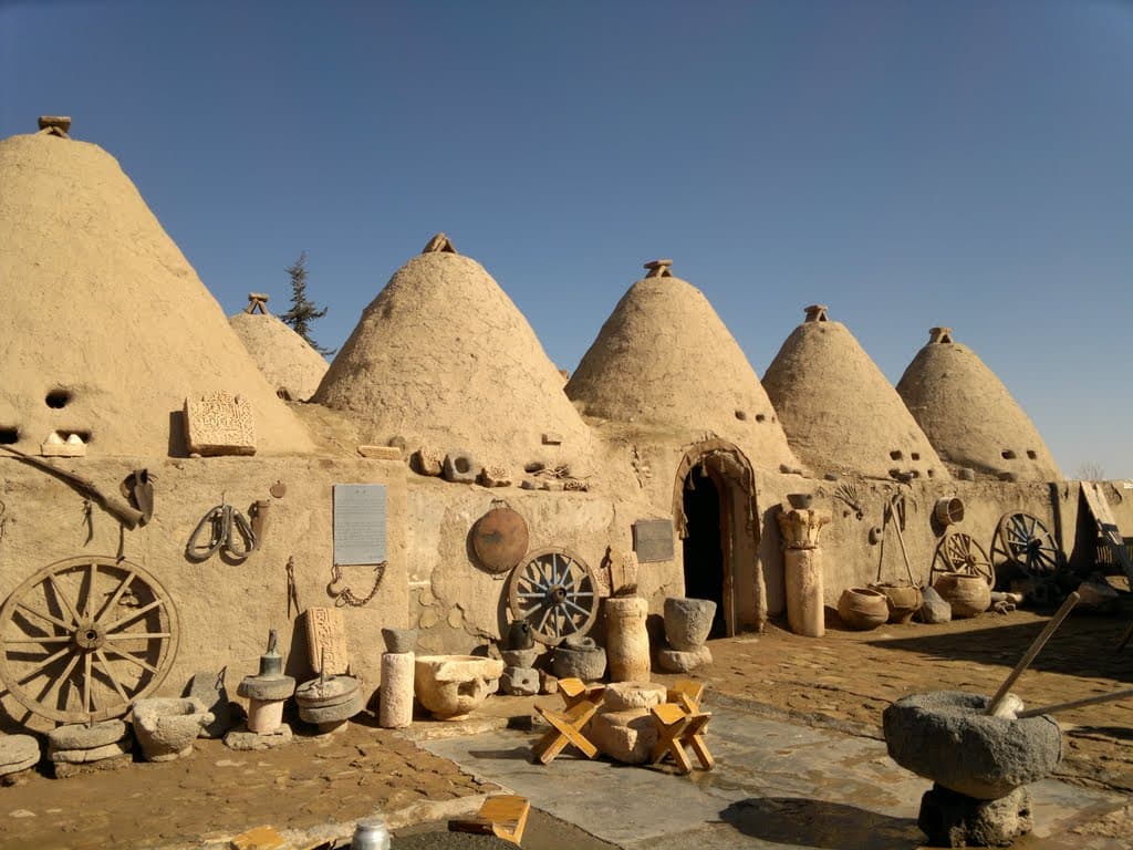 Каменные дома в форме улья