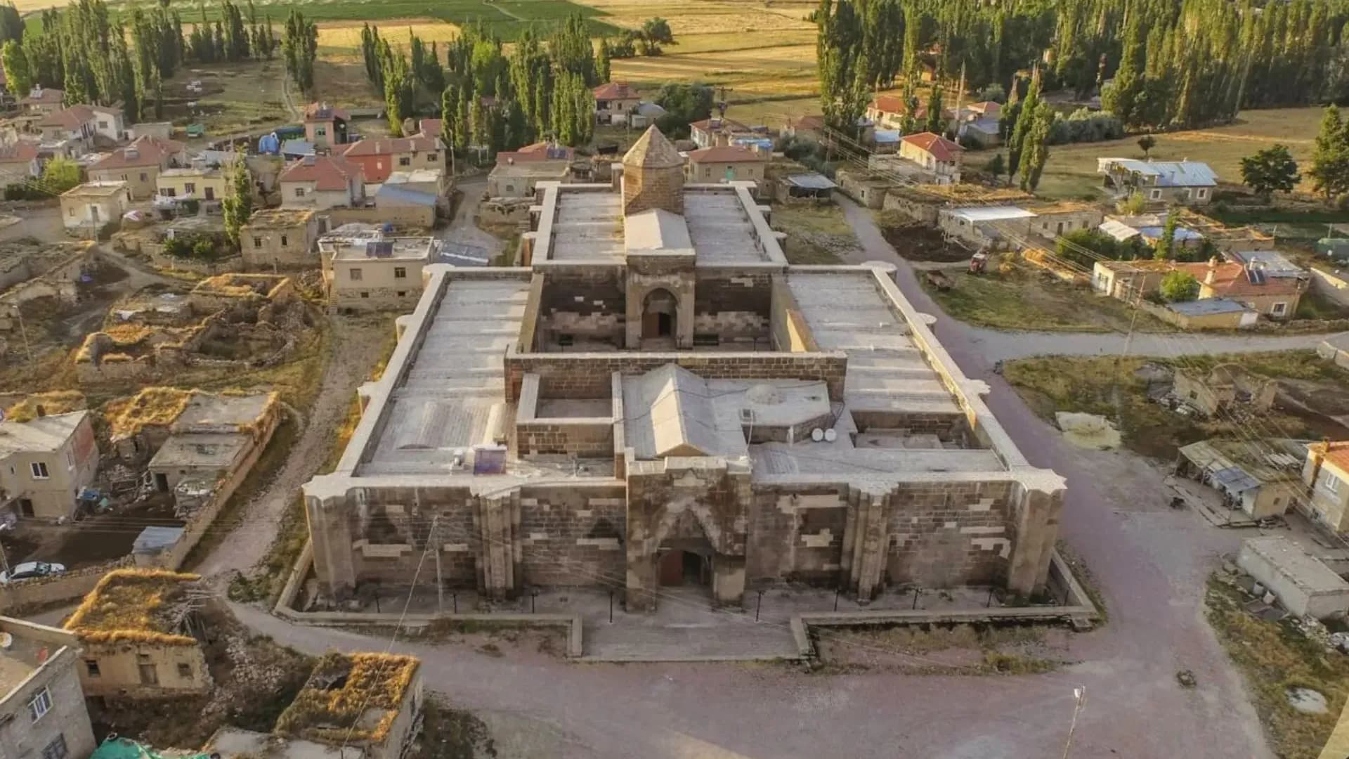 Дворы исторического каменного комплекса