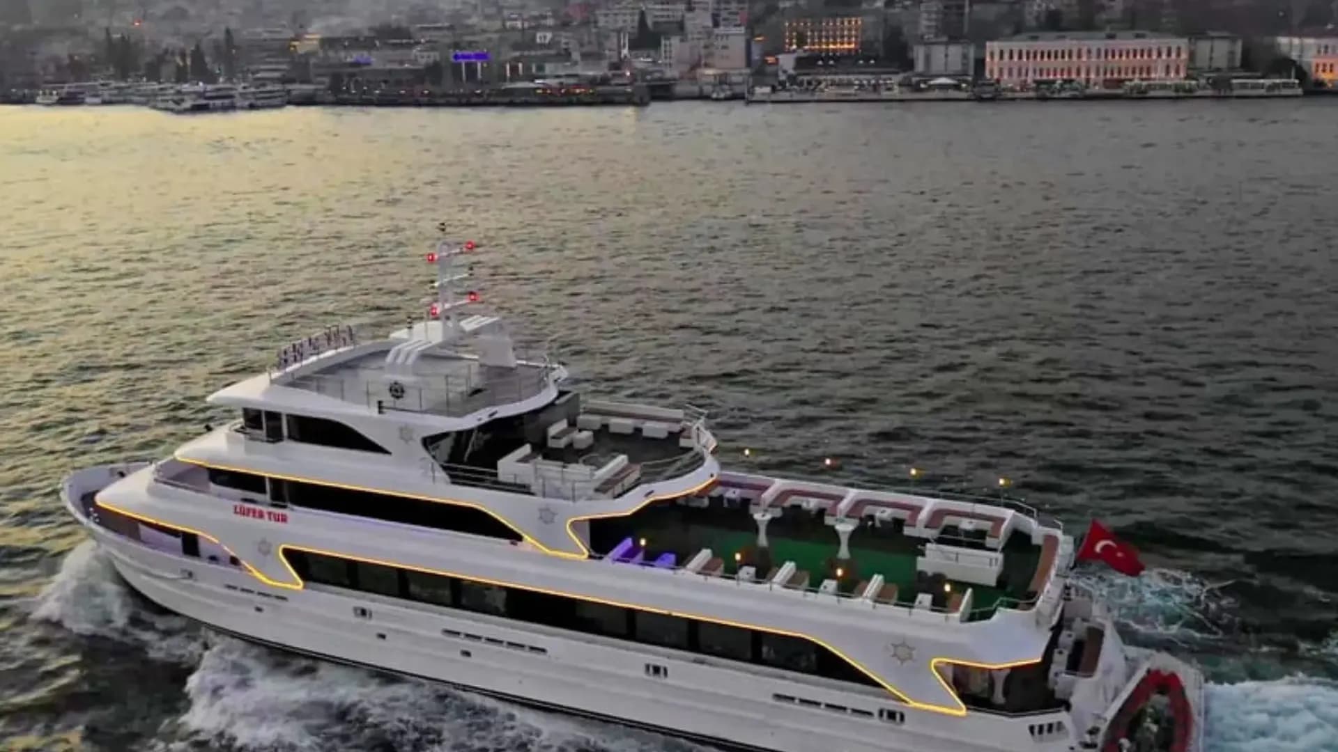 Nächtliche Bosporus-Dinner-Kreuzfahrt