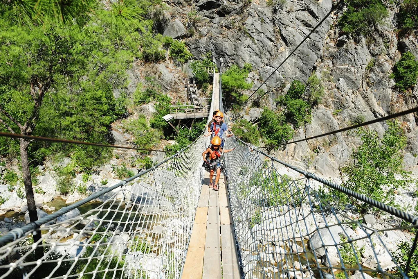 Hängebrücke über den Canyon