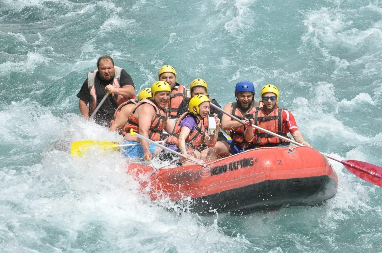 Beyaz sularda grup raftingi