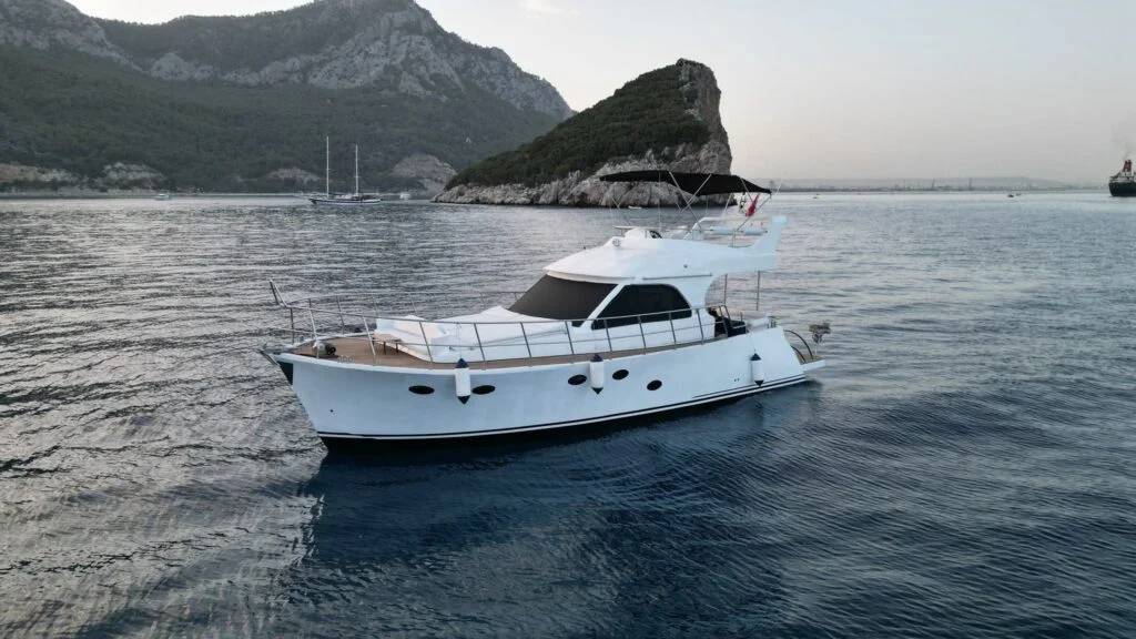  09:30 – Departure from Marina