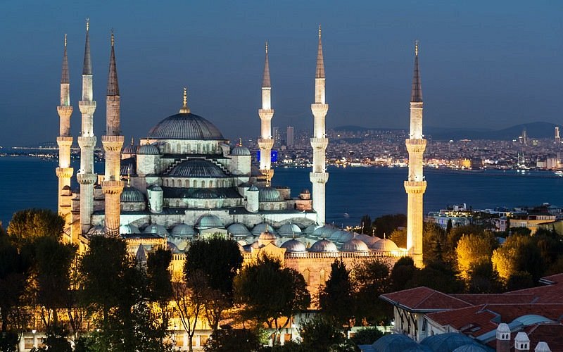   Blue Mosque (sultanahmet mosque)